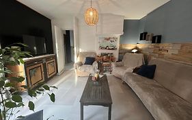Charmant T2, Cl 3 étoiles, 4 Lits, 4 personnes et 1enfant, parking et terrasse